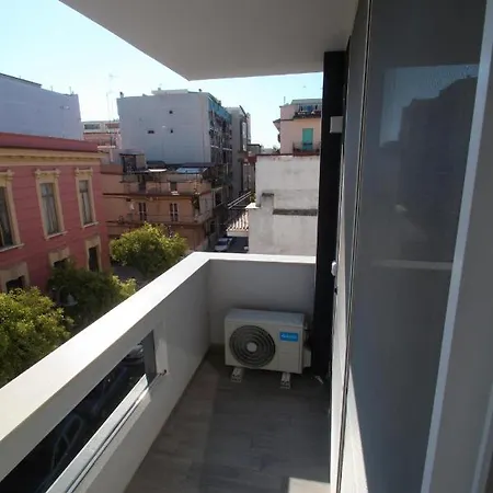 Elles Con Parcheggio Interno