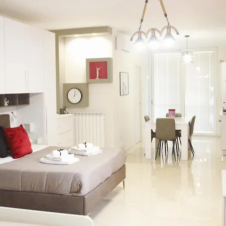 Elles Con Parcheggio Interno 4* Barletta