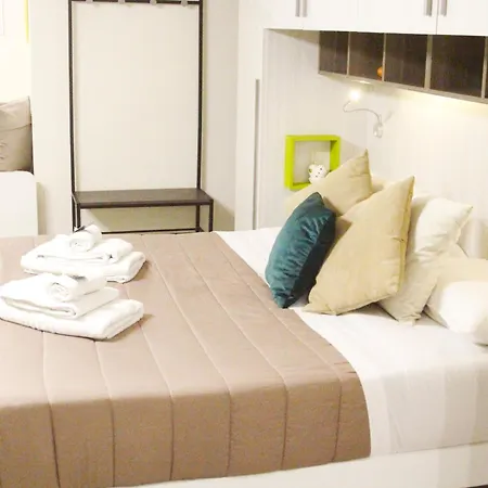 Elles Con Parcheggio Interno 4* Barletta