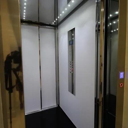 Elles Con Parcheggio Interno Отель типа 