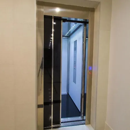 Elles Con Parcheggio Interno E Ricarica Auto Elettrica 4*