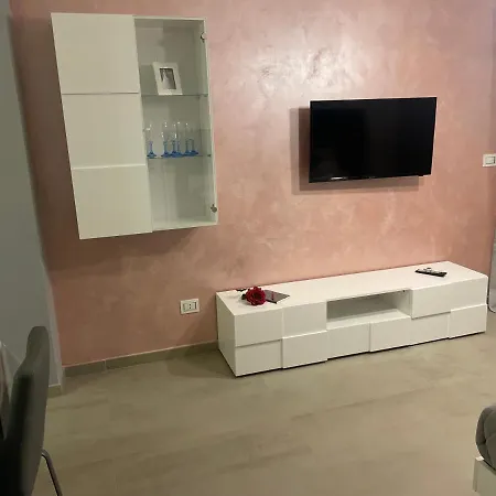 Bed & Breakfast Elles Con Parcheggio Interno E Ricarica Auto Elettrica 4*