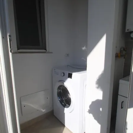 Elles Con Parcheggio Interno E Ricarica Auto Elettrica 4* Barletta