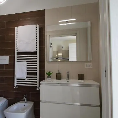 Elles Con Parcheggio Interno E Ricarica Auto Elettrica Bed & Breakfast Barletta