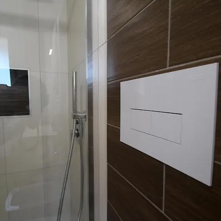 Panzió Elles Con Parcheggio Interno