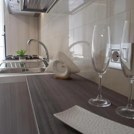 Elles Con Parcheggio Interno 4*