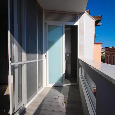 Elles Con Parcheggio Interno בארלטה