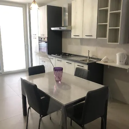 Elles Con Parcheggio Interno Bed & Breakfast Barletta