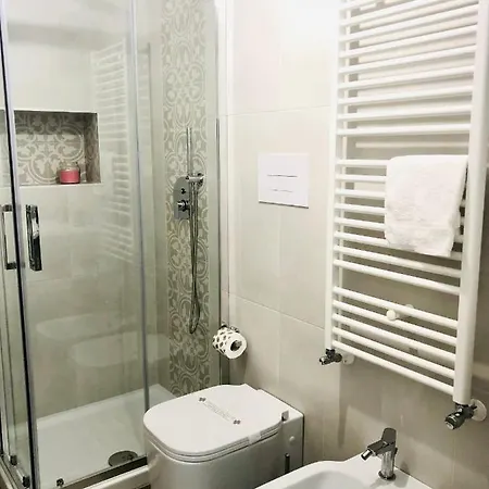 Elles Con Parcheggio Interno E Ricarica Auto Elettrica Bed & Breakfast Barletta