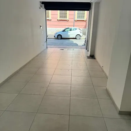 Elles Con Parcheggio Interno E Ricarica Auto Elettrica 4* בארלטה