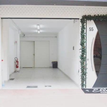 לינה וארוחת בוקר Elles Con Parcheggio Interno E Ricarica Auto Elettrica