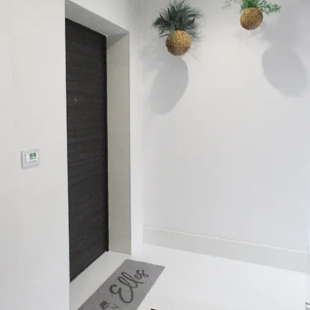 Bed & Breakfast Elles Con Parcheggio Interno E Ricarica Auto Elettrica Barletta