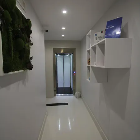 Elles Con Parcheggio Interno E Ricarica Auto Elettrica Couette-café Barletta