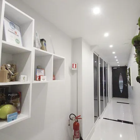 Couette-café Elles Con Parcheggio Interno E Ricarica Auto Elettrica