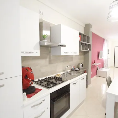 לינה וארוחת בוקר Elles Con Parcheggio Interno E Ricarica Auto Elettrica 4*