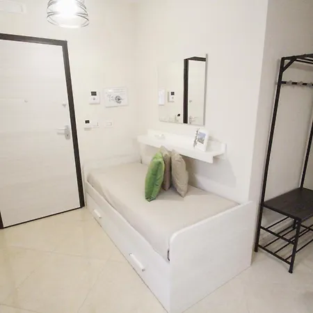 Elles Con Parcheggio Interno 4*