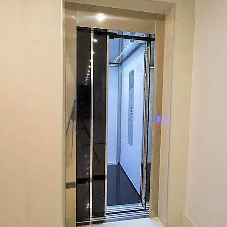 Elles Con Parcheggio Interno E Ricarica Auto Elettrica 4* Barletta