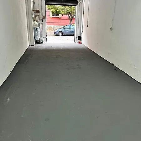 Elles Con Parcheggio Interno E Ricarica Auto Elettrica Couette-café