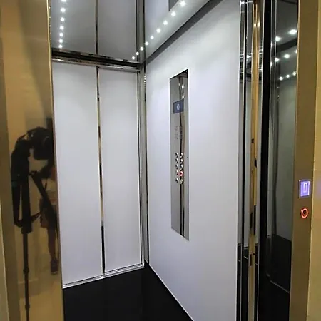 Elles Con Parcheggio Interno E Ricarica Auto Elettrica فندق مبيت وإفطار 4*