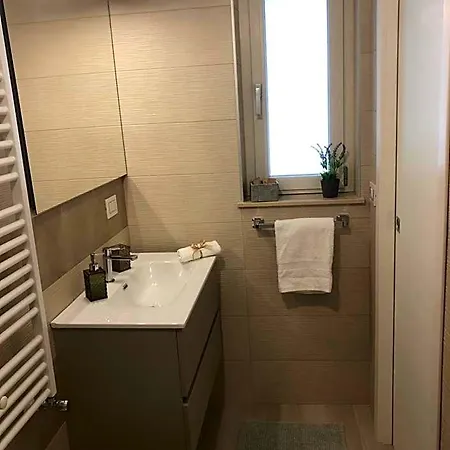 Elles Con Parcheggio Interno E Ricarica Auto Elettrica 4*