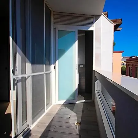 Elles Con Parcheggio Interno E Ricarica Auto Elettrica فندق مبيت وإفطار