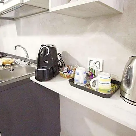 Elles Con Parcheggio Interno E Ricarica Auto Elettrica Couette-café Barletta