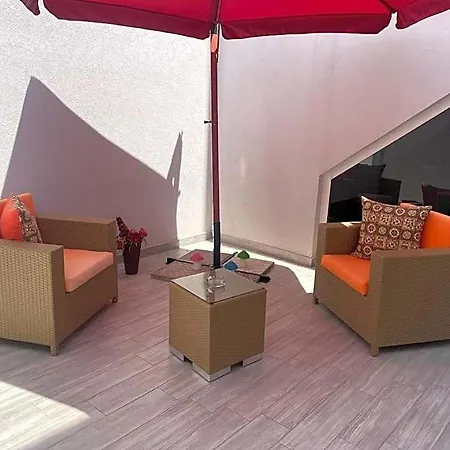 Couette-café Elles Con Parcheggio Interno E Ricarica Auto Elettrica 4*