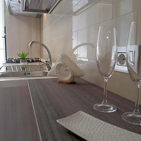 Couette-café Elles Con Parcheggio Interno E Ricarica Auto Elettrica
