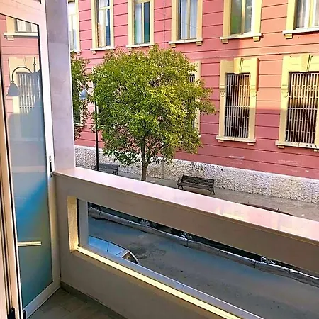 Elles Con Parcheggio Interno E Ricarica Auto Elettrica بارليتا
