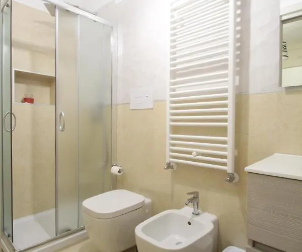 فندق مبيت وإفطار Elles Con Parcheggio Interno 4*