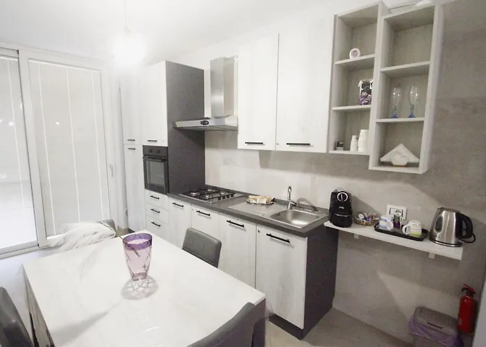 Elles Con Parcheggio Interno 4*